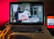 Telkomsel dan Rumah Zakat Salurkan Bantuan pada Nakes dan Tim Pemulasaraan Jenazah Covid-19