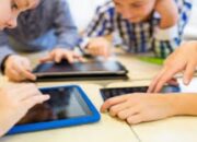 Begini Membiasakan Anak Fokus Makan Tanpa Gawai