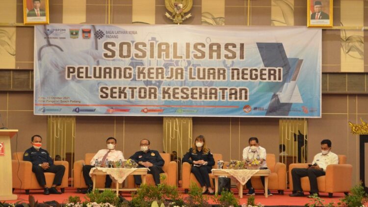 UPT BP2MI Padang memberikan Sosialisasi Peluang Kerja Luar Negeri Sektor Kesehatan di Padang, Rabu (13/10/2021).