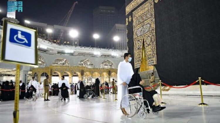 Ilustrasi umrah di tengah pandemi. (VIA REUTERS/SAUDI PRESS AGENCY)Baca artikel CNN Indonesia "Kemenag Susun 8 Skema Perjalanan Ibadah Umrah Jemaah RI" selengkapnya di sini: https://www.cnnindonesia.com/nasional/20211018134711-20-709200/kemenag-susun-8-skema-perjalanan-ibadah-umrah-jemaah-ri.Download Apps CNN Indonesia sekarang https://app.cnnindonesia.com/