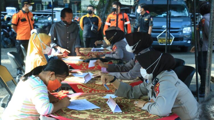 Akselerasi Vaksin Covid-19, Ditbinmas Polda Sumbar Gelar Vaksinasi di GOR Agus Salim 1 Vaksinasi Ditbinmas Polda Sumbar di GOR Agus Salim.