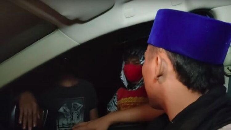 Video Dibegal Ternyata Rekayasa, Ustad Nasihin Akhirnya Minta Maaf 1 Video Ustaz Nasihin dibegal sejumlah orang di Lampung ramai beredar di medsos. Polisi memanggil Nasihin untuk diklarifikasi terkait video tersebut (YouTube Ustadz Nasihin)