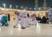 Arab Saudi Longgarkan Pembatasan, Salat Berjemaah di Masjidil Haram Digelar seperti Biasa