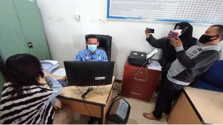 WNA diperiksa di Kantor Imigrasi. (Antarasumbar/Al Fatah)