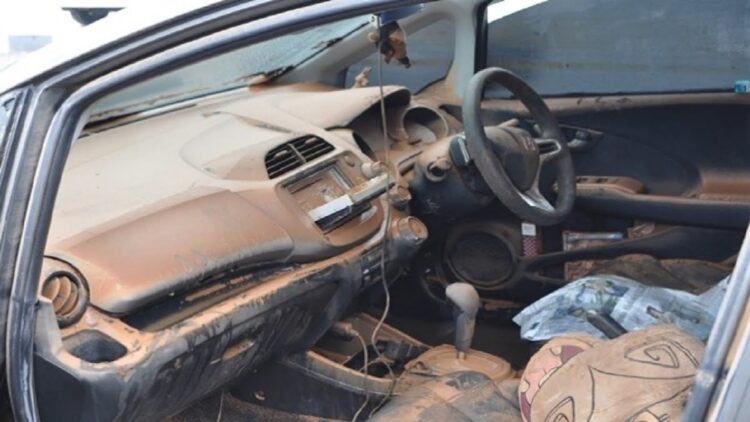 Mobil Kena Banjir, Begini Penanganannya 1 Ilustrasi mobil terendam banjir. (net)