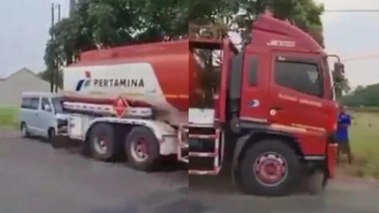 Sopir truk tangki Pertamina jual bensin di jalan (Instagram/kamerapengawas.id)
