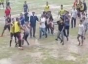 Dua Kesebelasan Kampung Ini Ricuh saat Pertandingan Bola, Videonya Viral