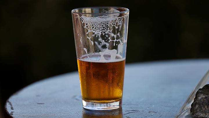 Hentikan Mobil Selundupkan 2.760 Botol Miras di Papua, TNI Temukan Dua Anggota Polri di Dalamnya 1 Ilustrasi minuman beralkohol atau minuman keras. REUTERS/Mike Blake