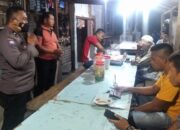 Keren! Polisi di Padang Ini Datangi Rumah Warga untuk Mengajak Vaksin