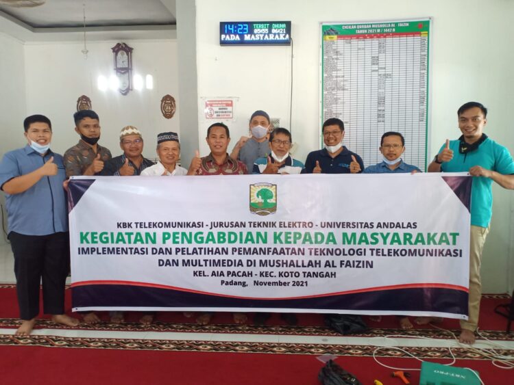 Tim Dosen KBK Telekomunikasi Teknik Elektro Unand Gelar Pengabdian Masyarakat di Mushalla Al-Faizin Aie Pacah Padang 1 PADANG, RADARSUMBAR.COM-Dalam rangka mengimplementasikan salah satu Tri Dharma Perguruan Tinggi, tim dosen KBK Telekomunikasi Jurusan Teknik Elektro Universitas Andalas melaksanakan kegiatan pengabdian kepada masyarakat di Mushalla Al-Faizin Aie Pacah, Padang, Sabtu (6/11/2021)