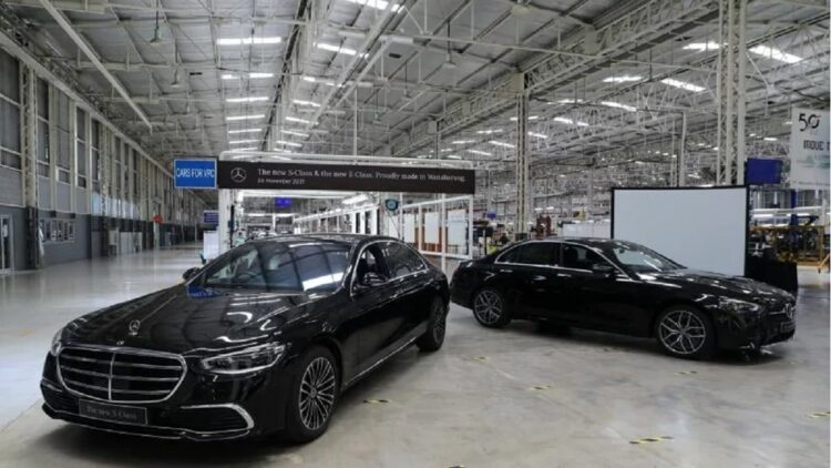 Mercedes-Benz S-Class dan E-Class di Pabrik Mercedes-Benz Indonesia di Wanaherang, Bogor, Jawa Barat. (ANTARA/Mercedes-Benz)