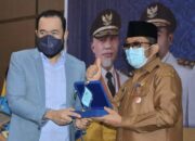 Wali Kota Padang Hendri Septa Raih Penghargaan Kepala Daerah Peduli Pemuda dari KNPI Sumbar