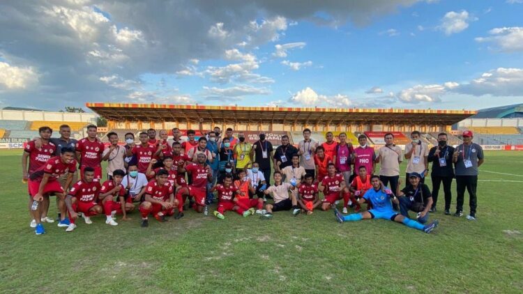 Kalahkan KS Tiga Naga, Semen Padang FC Pastikan Bertahan di Liga 2 1 Semen Padang FC memastikan diri bertahan usai mengalahkan KS Tiga Naga di laga terakhir leg kedua Grup A Liga 2 2021 di Stadion Kaharuddin Nasution, Pekanbaru, Senin (29/11/2021) sore. Semen Padang FC menang dengan skor tipis 1-0.