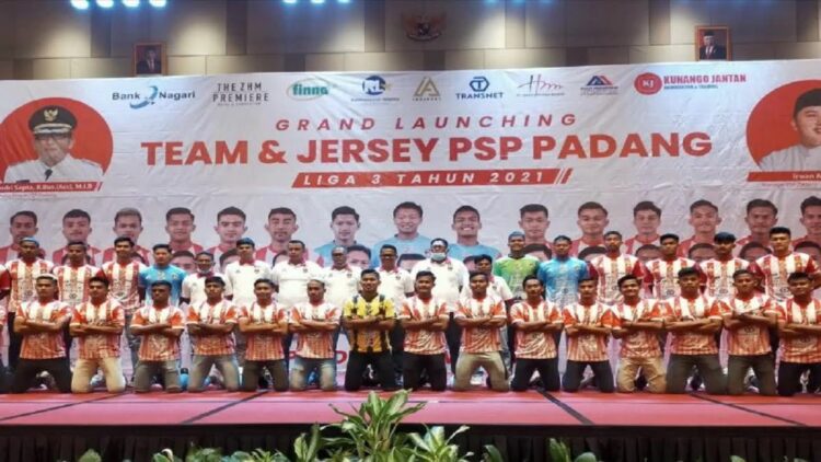 Siap Hadapi Liga 3 2021, Hendri Septa Kenalkan Skuad PSP Padang 1 Tim PSP Padang yang akan berlaga di Liga 3 2021. ANTARA/ HO-PSP Padang