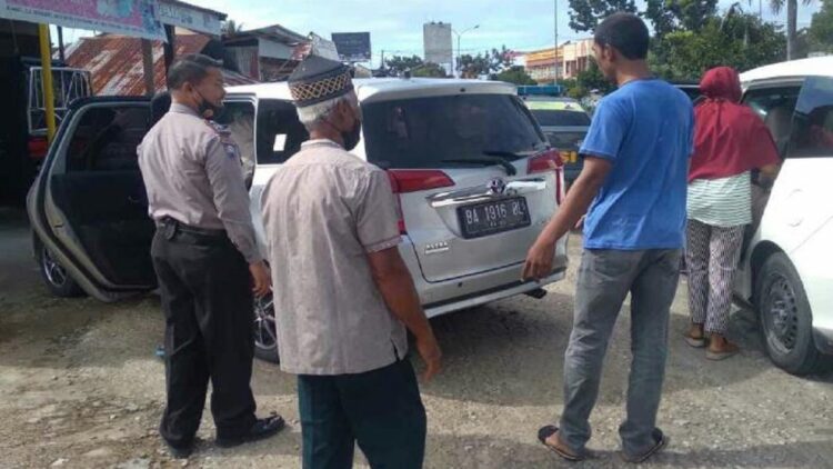 Imbau Masyarakat Vaksin, Ini yang Dilakukan Polsek Kawasan BIM 1 Ajakan vaksinasi yang dilakukan Polsek Kawasan BIM.