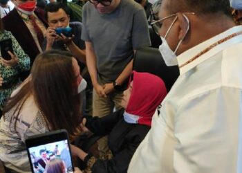 Bertemu Arteria Dahlan dan Ibunda, Anggiat Pasaribu Minta Maaf dan Cium Tangan