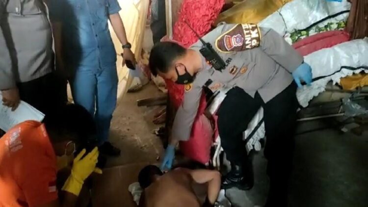 Gantung diri di Koto Tangah.