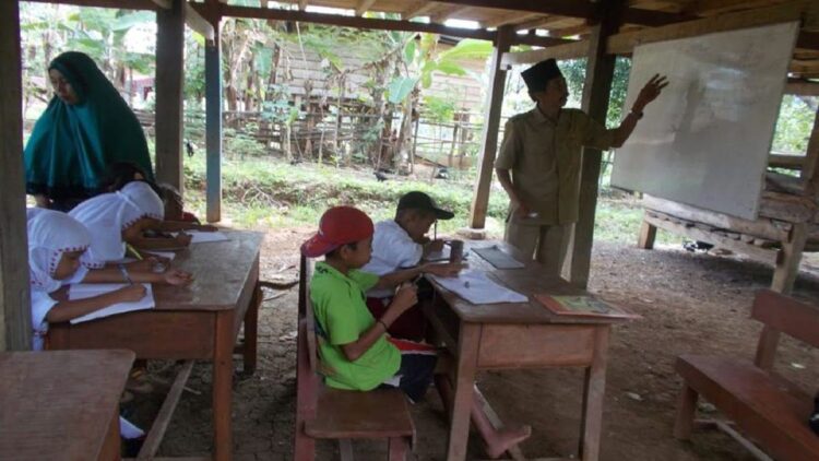 ilustrasi guru sekolah 3T