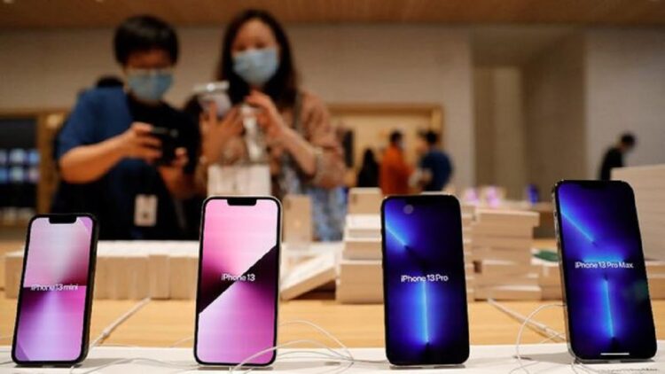 iPhone 13 Tersedia Lima Varian Warna, Resmi Dijual di Indonesia Ini Harganya 1 Ilustrasi iPhone 13 Series. (REUTERS/CARLOS GARCIA RAWLINS)