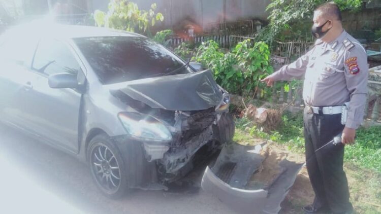 Dua mobil terlibat lago kambiang di jalan Padang-Painan.
