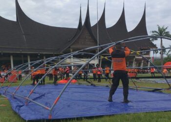 Tingkatkan Ketangguhan, BNPB Gelar Lomba Pasang Tenda dan Dapur Umum Lapangan BPBD se-Sumbar 15 Tingkatkan Ketangguhan, BNPB Gelar Lomba Pasang Tenda dan Dapur Umum Lapangan BPBD se-Sumbar