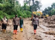 Pembersihan dengan Alat Berat, Jalan Tertimbun Longsor di Pasaman Barat sudah Bisa Dilalui Kendaraan