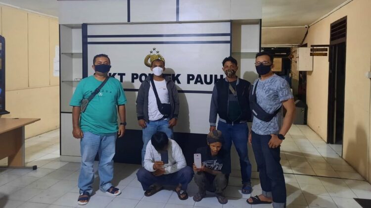 Dua tukang ojek yang melakukan pencurian di Semen Padang Hospital ditangkap tim Opsnal Reskrim Polsek Pauh.