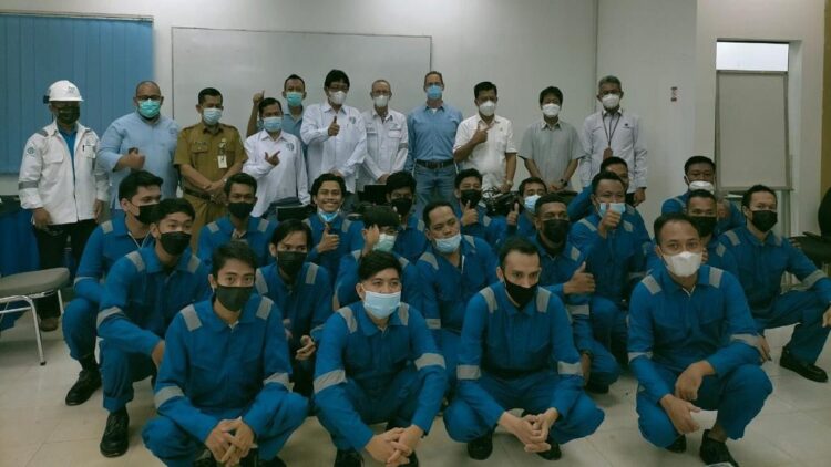 Wah! 20 Orang Peserta Program DUDI BLK Padang Disiapkan Jadi Tenaga Kompeten di Batam 1 Peserta pelatihan BLK Padang di PT DSAW Batam.