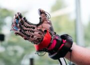 Meta Reality Lab Milik Mark Zuckerberg Kembangkan Sarung Tangan Canggih, Apa Itu?