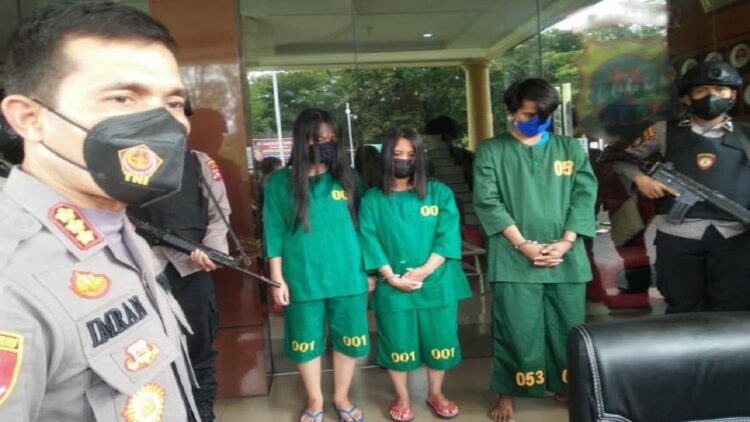 Terungkap! Salah Seorang Pelaku Perampokan Bos Elpiji di Padang Dapat Imbalan Rp5 Juta 1 Press rilis perampokan bos elpiji di Kuranji, Kota Padang.