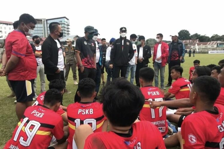PSKB Bukittinggi menang 4-0 atas PSKPS Pasaman pada laga yang berlangsung di Bukittinggi, Minggu (7/11).