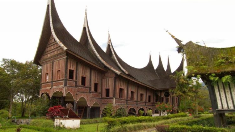 Rumah Gadang. (Foto: Dok. Istimewa)