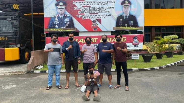 Tim Klewang Satreskrim Polresta Padang ciduk maling di Aciak Mart.
