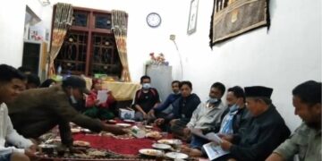 Warga Sigiran Agam Resah Kemunculan Dua Ekor Piton Sepanjang 5-7 Meter di Danau Maninjau 8 Warga Sigiran Agam Resah Kemunculan Dua Ekor Piton Sepanjang 5-7 Meter di Danau Maninjau