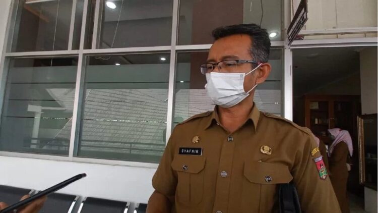 Kepala Dinas Lingkungan Hidup (DLH) Kota Bukittinggi, Syafnir. (Antara/Alfatah)