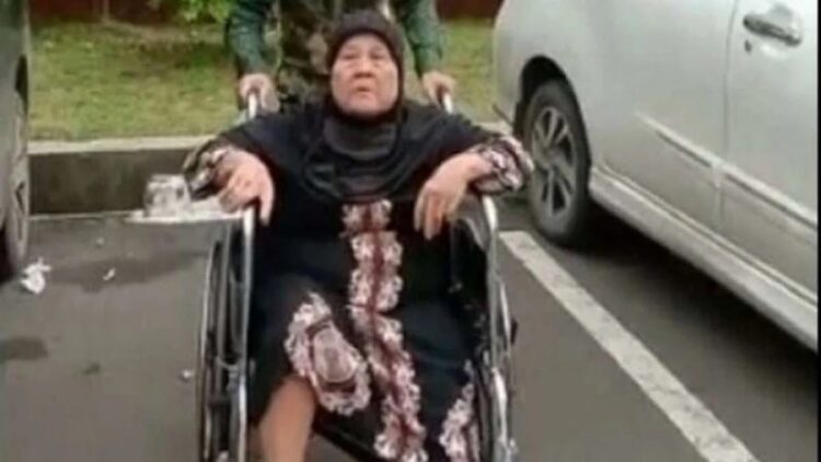 Rodiah, dilaporkan ke polisi oleh anak kandungnya karena warisan. (Sumber : tvonenews.com)