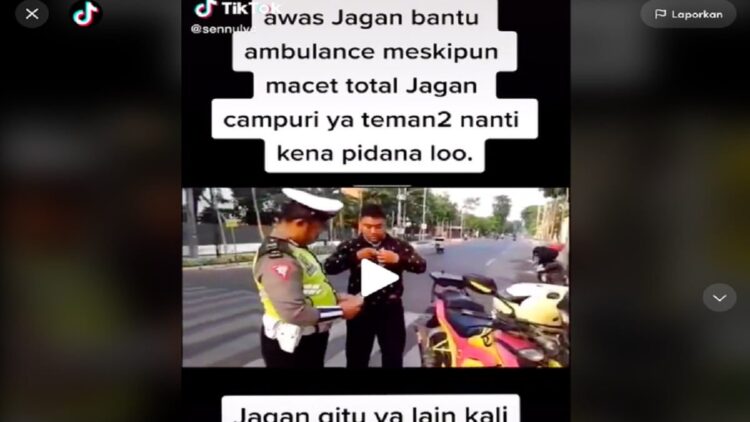 Bantu Buka Jalan Ambulans, Pemotor Ini malah Ditilang Polantas, Begini Reaksi Warganet 1 Tangkapan layar video pengendara motor ditilang polisi karena membantu buka jalan untuk ambulans. Menurut polisi hal itu bukan wewenang pengendara motor(screenshoot).