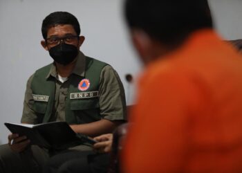 BNPB Akan Berikan Dana Tunggu Kepada Warga dengan Rumah Terdampak Letusan Gunung Semeru 13 Tiba di Lumajang, Kepala BNPB Pimpin Rapat Koordinasi Penanganan Bencana Letusan Gunung Semeru
