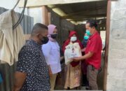 Andre Rosiade Bantu Modal Penjual Kacang Ramang dan Jagung Keliling