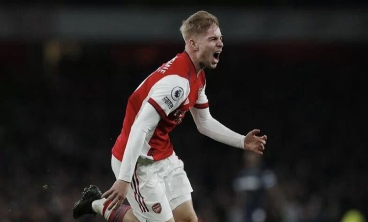 Gelandang serang Arsenal Emile Smith-Rowe merayakan golnya ke gawang West Ham United dalam laga lanjutan Liga Inggris di Stadion Emirates, London, Inggris, Rabu (15/12/2021) waktu setempat.