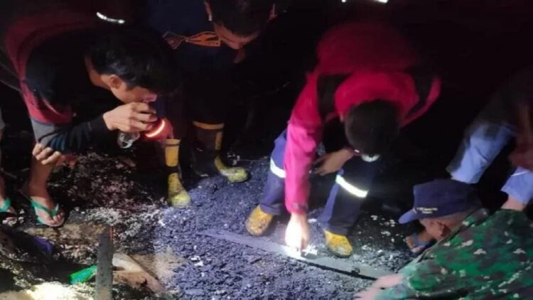 Kebakaran rumah yang menewaskan pemilik rumah di Simarasok Agam pada Senin (20/12) malam sekitar pukul 23.30 WIB. (Antara/HO-Dokumen Pribadi)