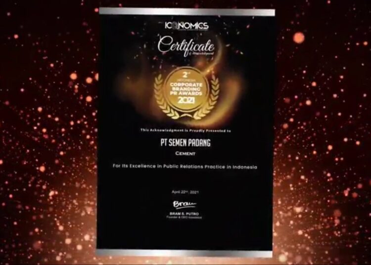 Banjir Prestasi, Ini Beragam Penghargaan yang Diraih PT Semen Padang Tahun 2021 2 Foto tangkapan layar Zoom saat penganugerahan penghargaan Corporate Branding PR Awards 2021 untuk PT Semen Padang