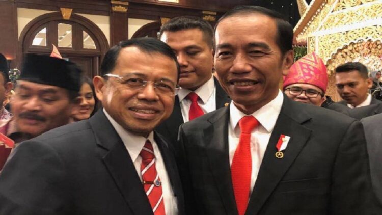 Presiden Jokowi dan Rektor UNP dalam satu kesempatan.