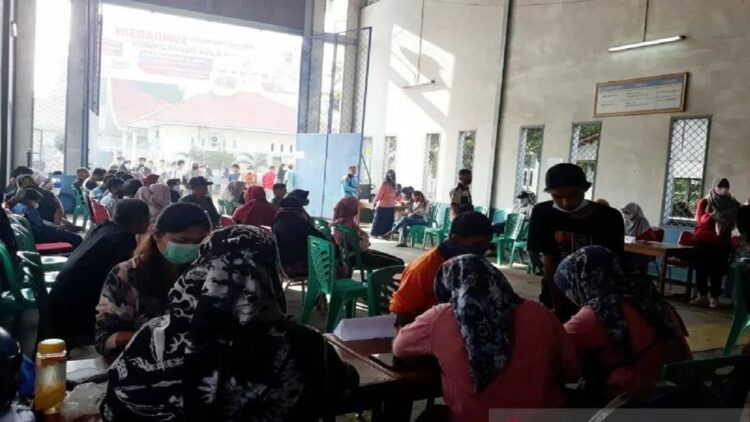 Calon Penerima Lebih 1.000 Orang, Pemko Payakumbuh Fokuskan Vaksinasi di 18 Kelurahan 1 Pelaksanaan Sumbar Sadar Vaksin (Sumdarsin) Kota Payakumbuh di Gedung KIR yang terletak di sekitar Terminal Koto Nan Ampek. (Antara/Dok. Pribadi)