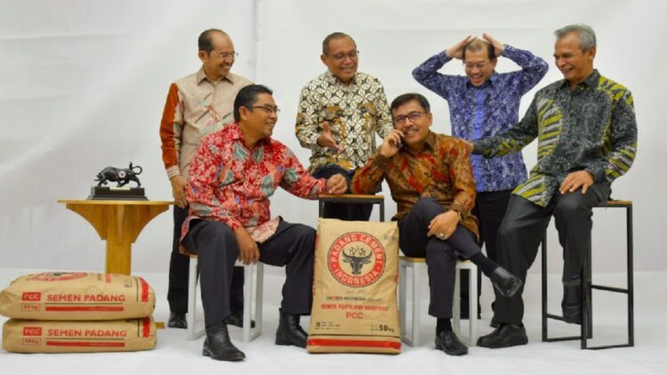 Banjir Prestasi, Ini Beragam Penghargaan yang Diraih PT Semen Padang Tahun 2021 1 Jajaran Direksi dan Komisaris PT Semen Padang.