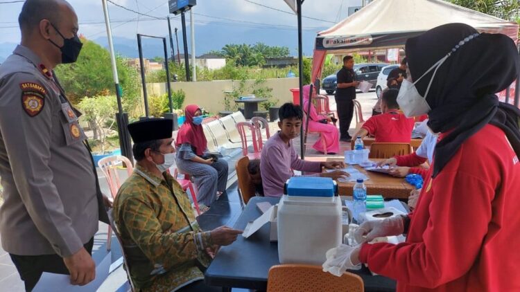 Kabinda Sumbar cek vaksinasi di Polsek BIM.