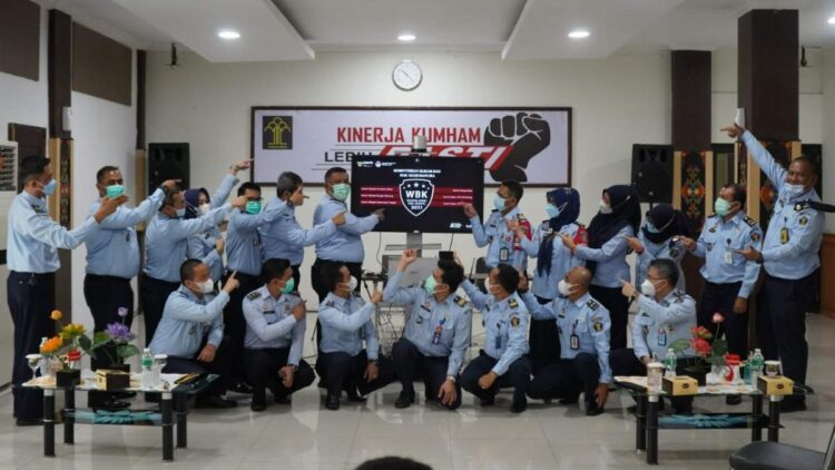 Kanwil Kemenkumham Sumbar Dapat Predikat WBK dari Kemenpan RB 1 Kanwil Kemenkumham Sumbar raih WBK dari Kemenpan RB.