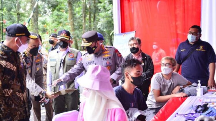 Cek Lonjakan Covid 19, Kapolri Terjun Langsung Cek Prokes di Tempat Wisata 1 Kapolri cek prokes di tempat wisata.