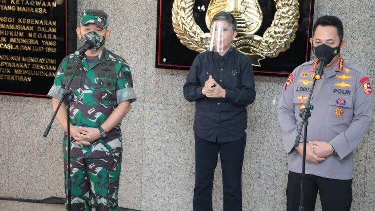 Kepala Staf Angkatan Darat (KSAD) Jenderal Dudung Abdurachman bersilahturahmi dengan Kapolri Jenderal Listyo Sigit Prabowo di Mabes Polri, Jakarta Selatan, Rabu (1/12/2021).