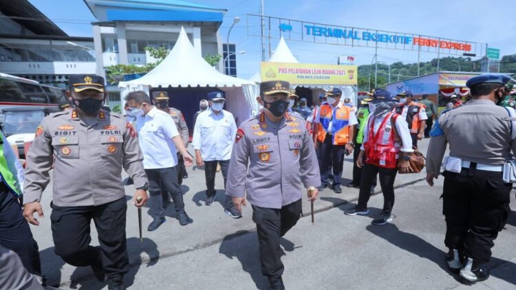 Kapolri tinjau Pelabuhan Merak jelang Nataru.